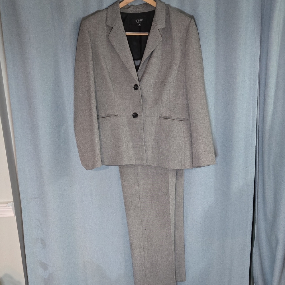 Kasper Women's Gray Pantsuit Two-Piece Blazer & Trousers